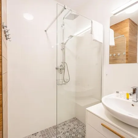 Horyzont - Kapitanski Mostek- Blisko Portu- Mozliwosc Wykupienia Sniadania * Колобжег