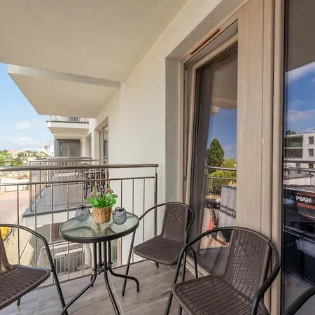 Horyzont - Kapitanski Mostek- Blisko Portu- Mozliwosc Wykupienia Sniadania * Колобжег