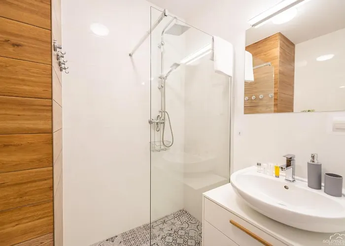 Wonder - Kapitański Mostek Ii * Kołobrzeg